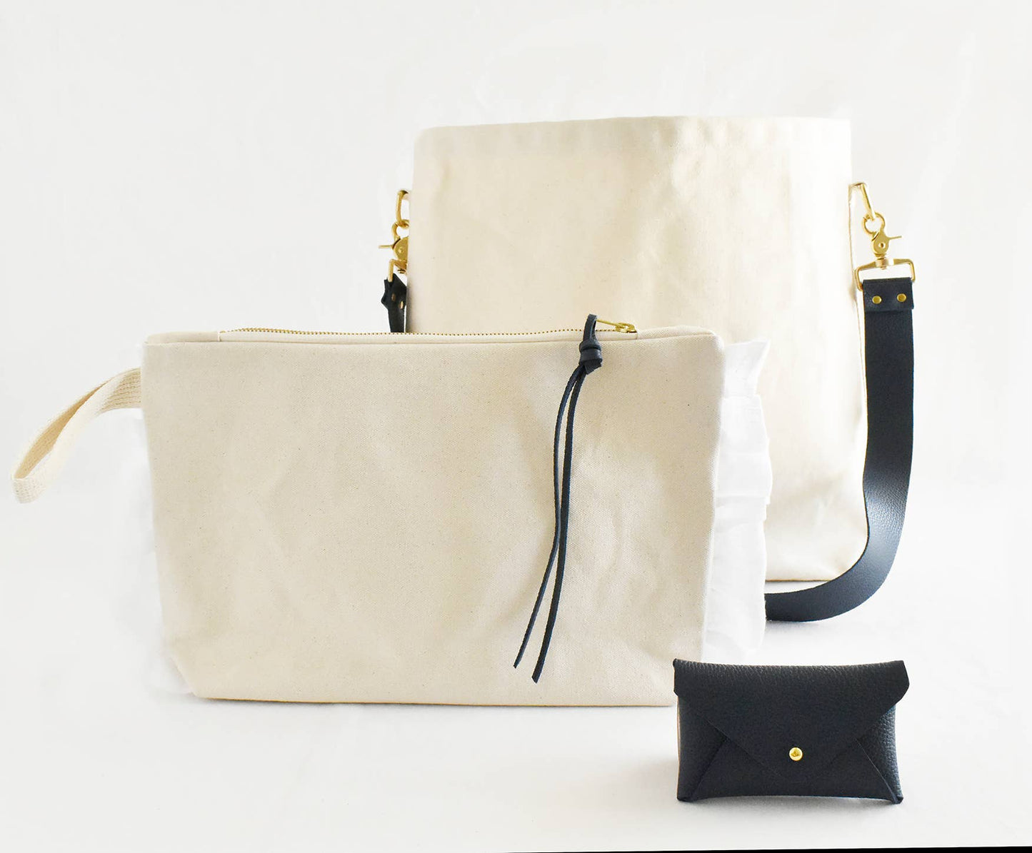 Ruffle Cotton Zipper Pouch | Navy & Black Leather Pull