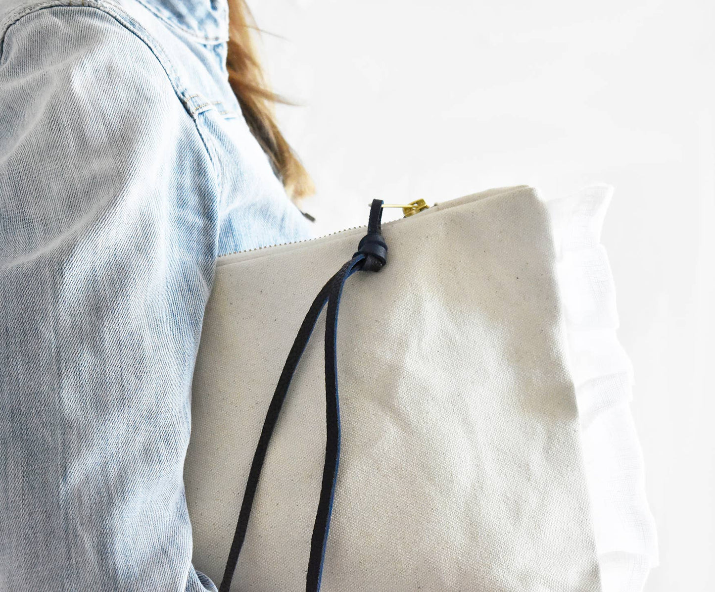 Ruffle Cotton Zipper Pouch | Navy & Black Leather Pull