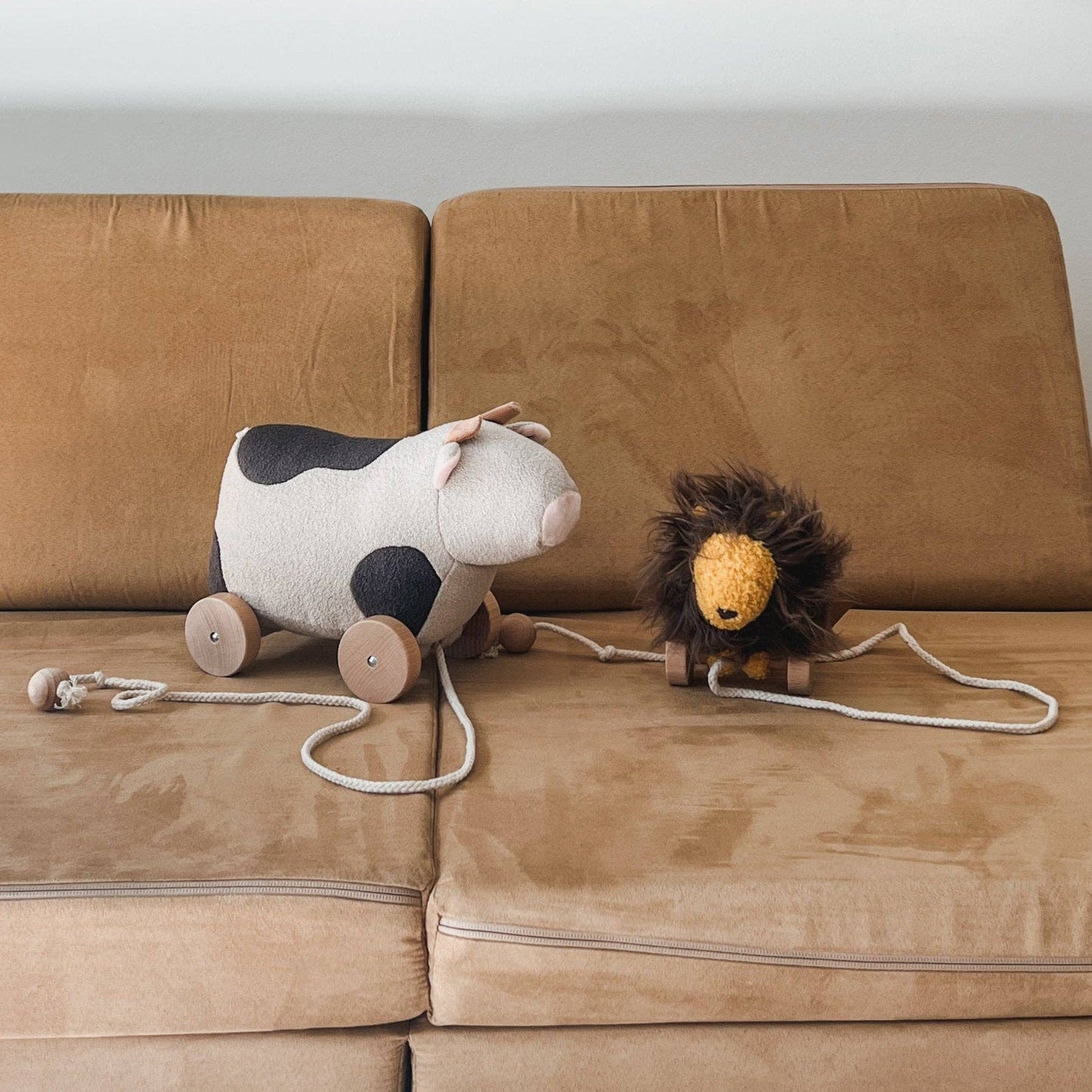 Leo the Lion | Pull-Along Toy