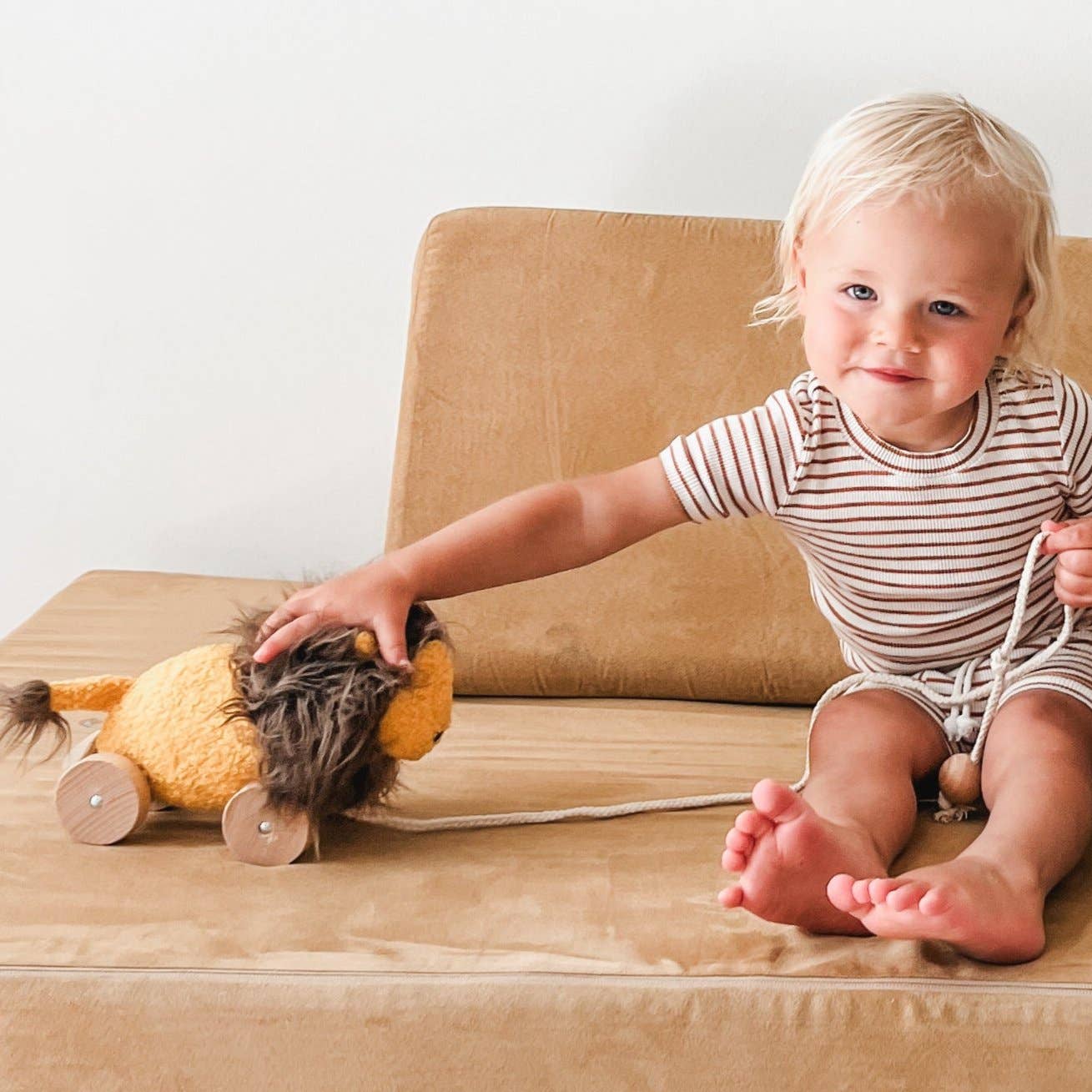 Leo the Lion | Pull-Along Toy