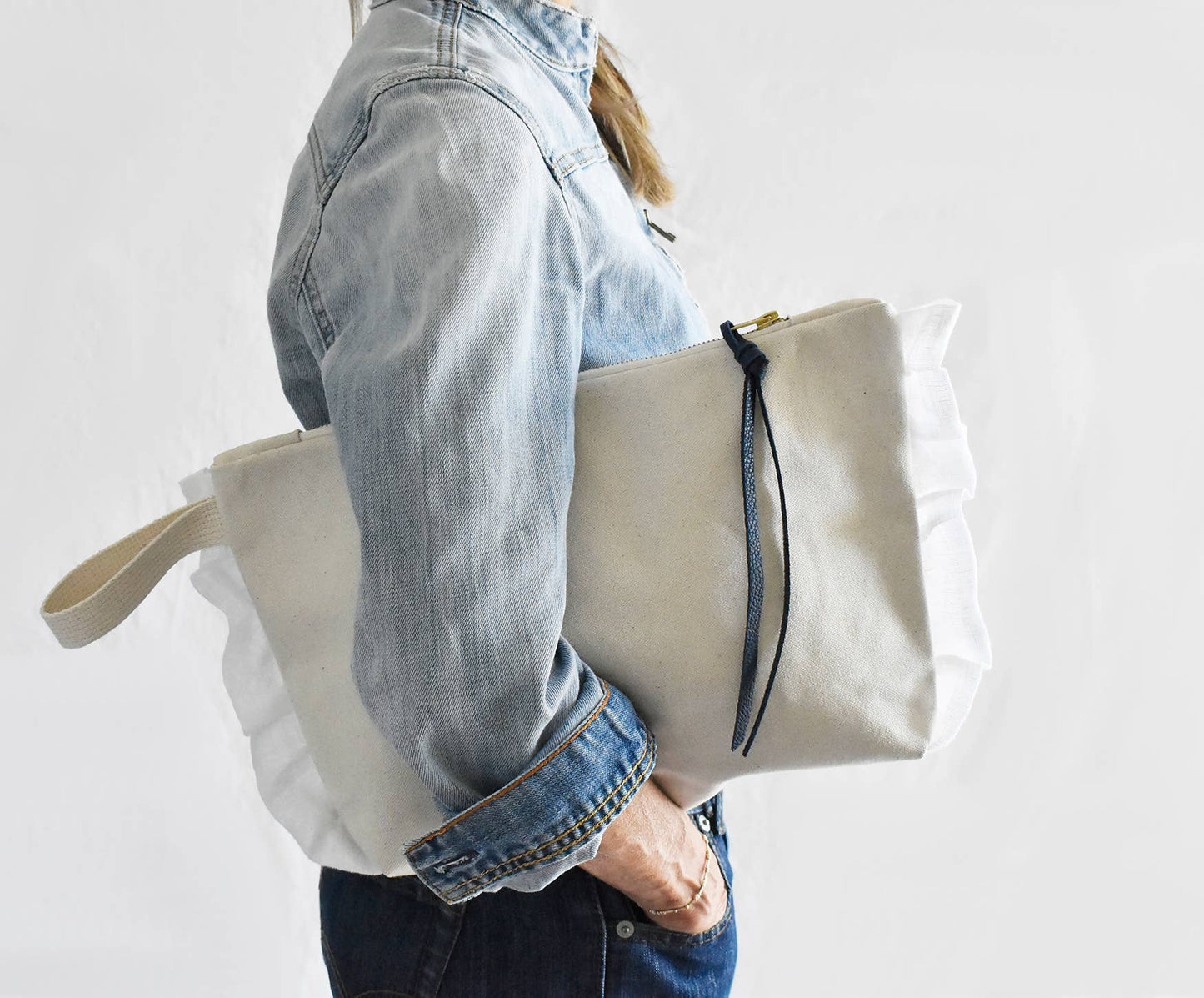 Ruffle Cotton Zipper Pouch | Navy & Black Leather Pull