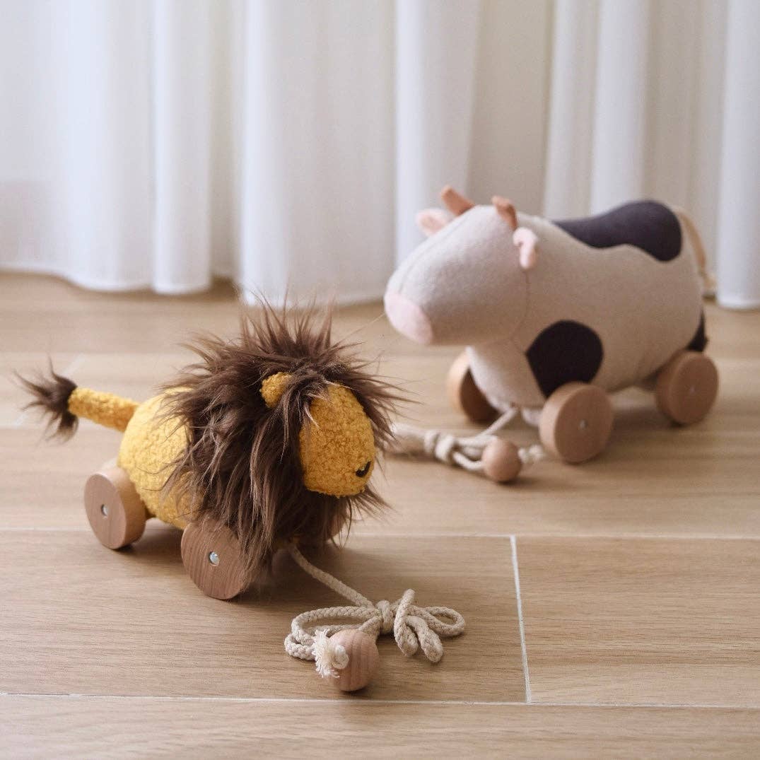 Leo the Lion | Pull-Along Toy